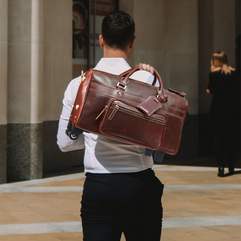 Bolsa Homem Em Couro Sobre Rodas